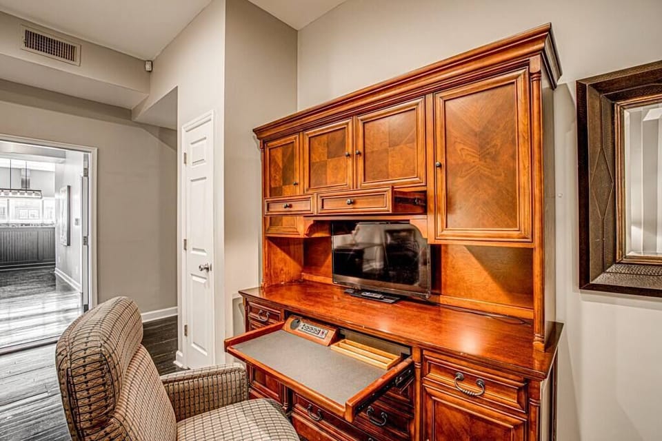 Workspace, Bedroom 1, the Suite Marguerite