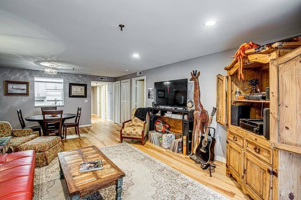 Living Room (2)