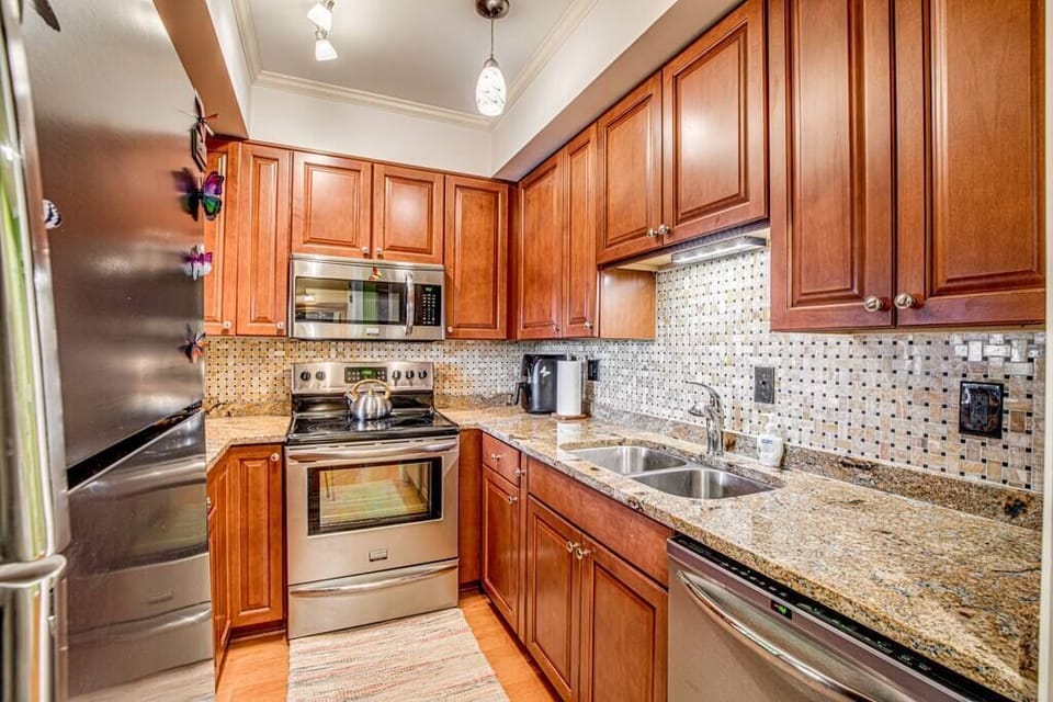 Well Equipped Full Kitchen