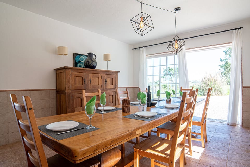 Elegant dining room with wooden table and chairs — Villa Terra Mar, holiday villa in Mafra
