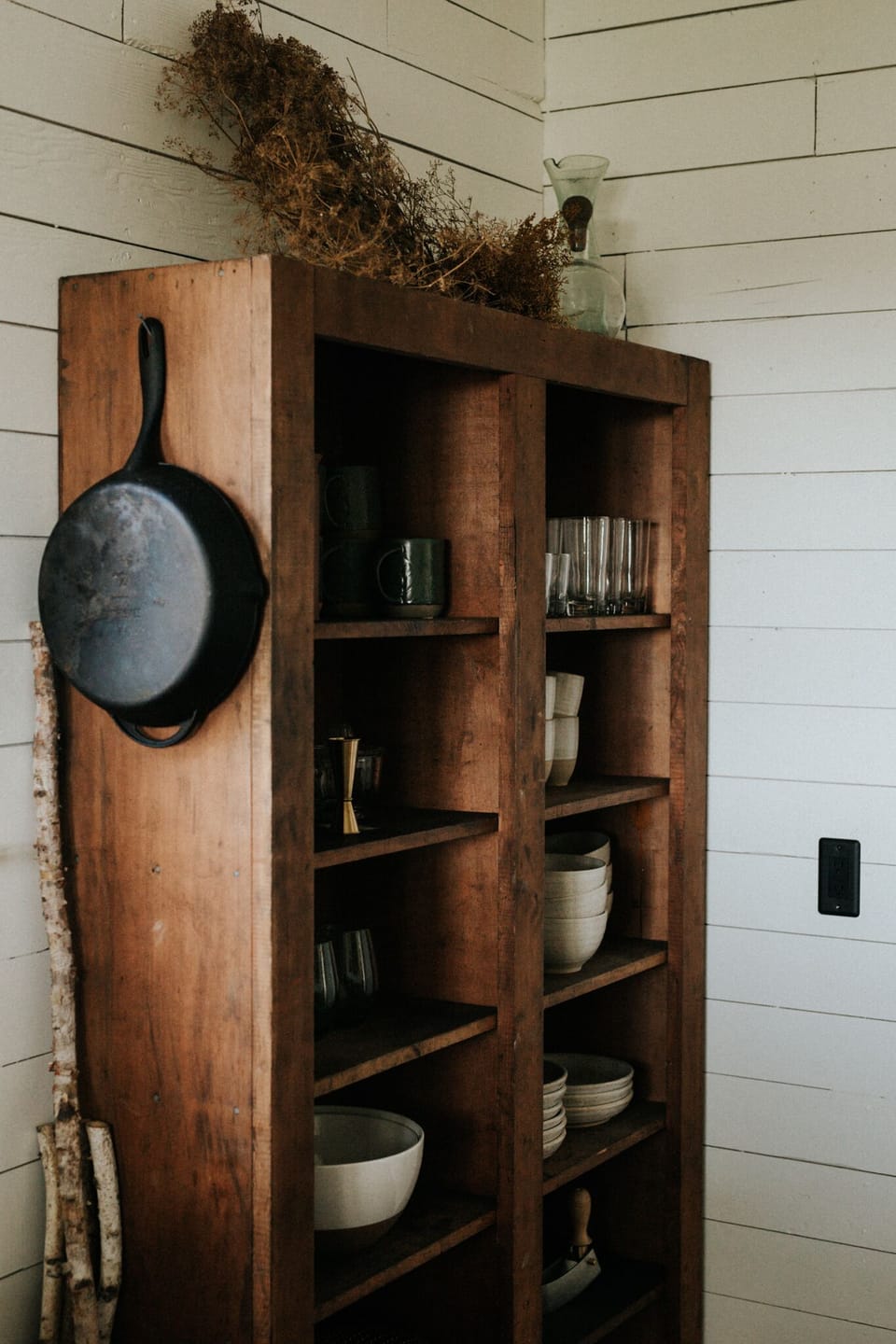 A full range of dish-ware.