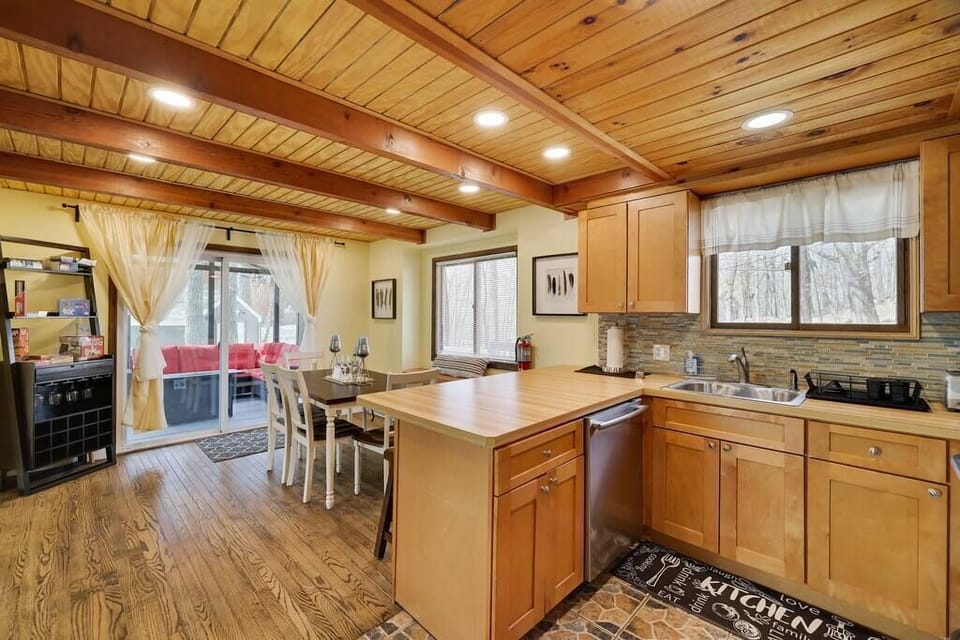 Middle Floor - Kitchen 