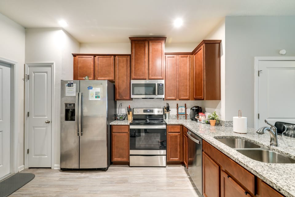 Kitchen | Cooking Basics | Coffee Maker | Trash Bags & Paper Towels Provided