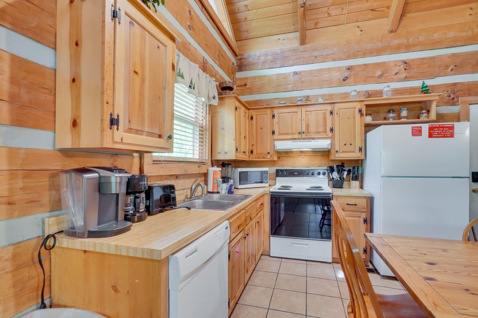 Kitchen | Cooking Basics | Coffee Maker | Paper Towels/Trash Bags Provided