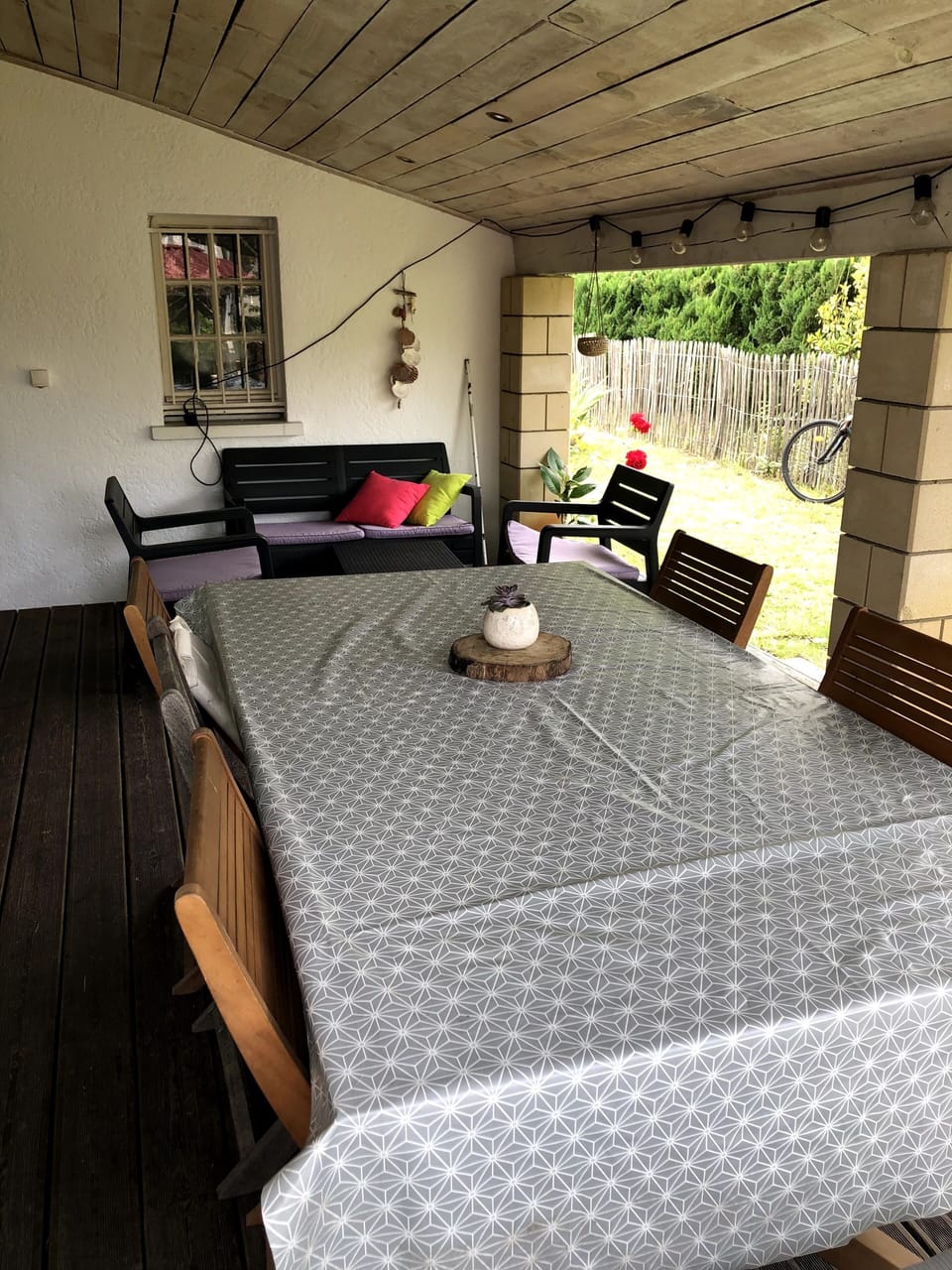 Outdoor dining