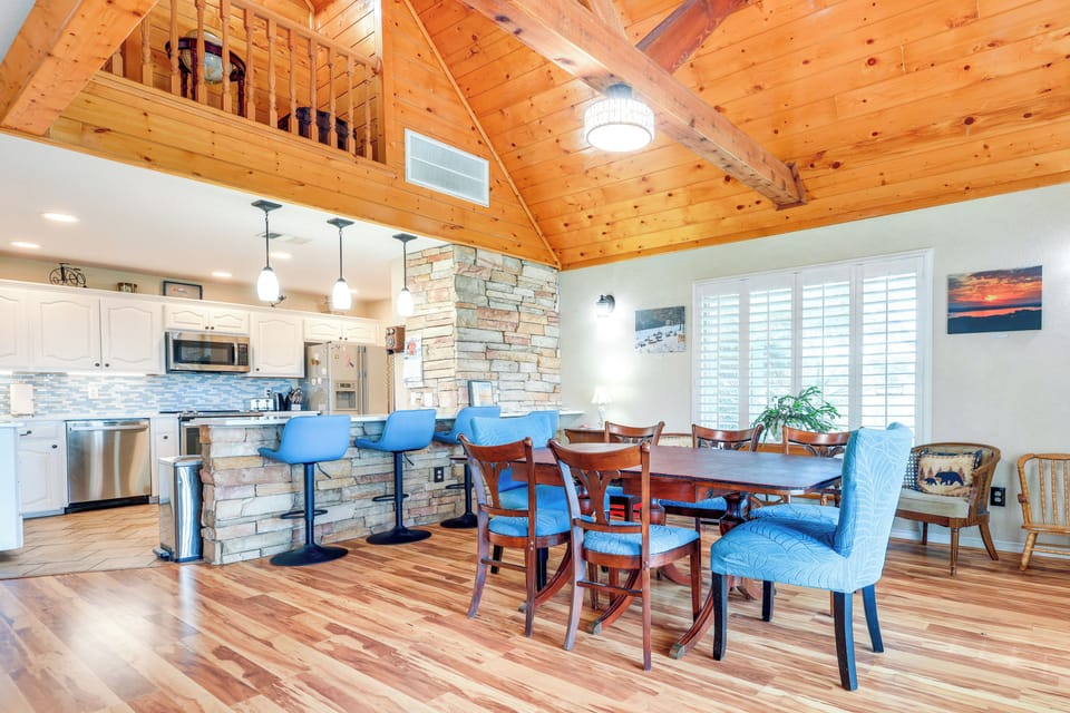 Dining Area | Dishware/Flatware