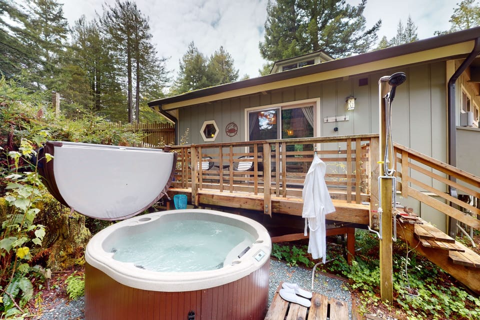 Outdoor spa tub