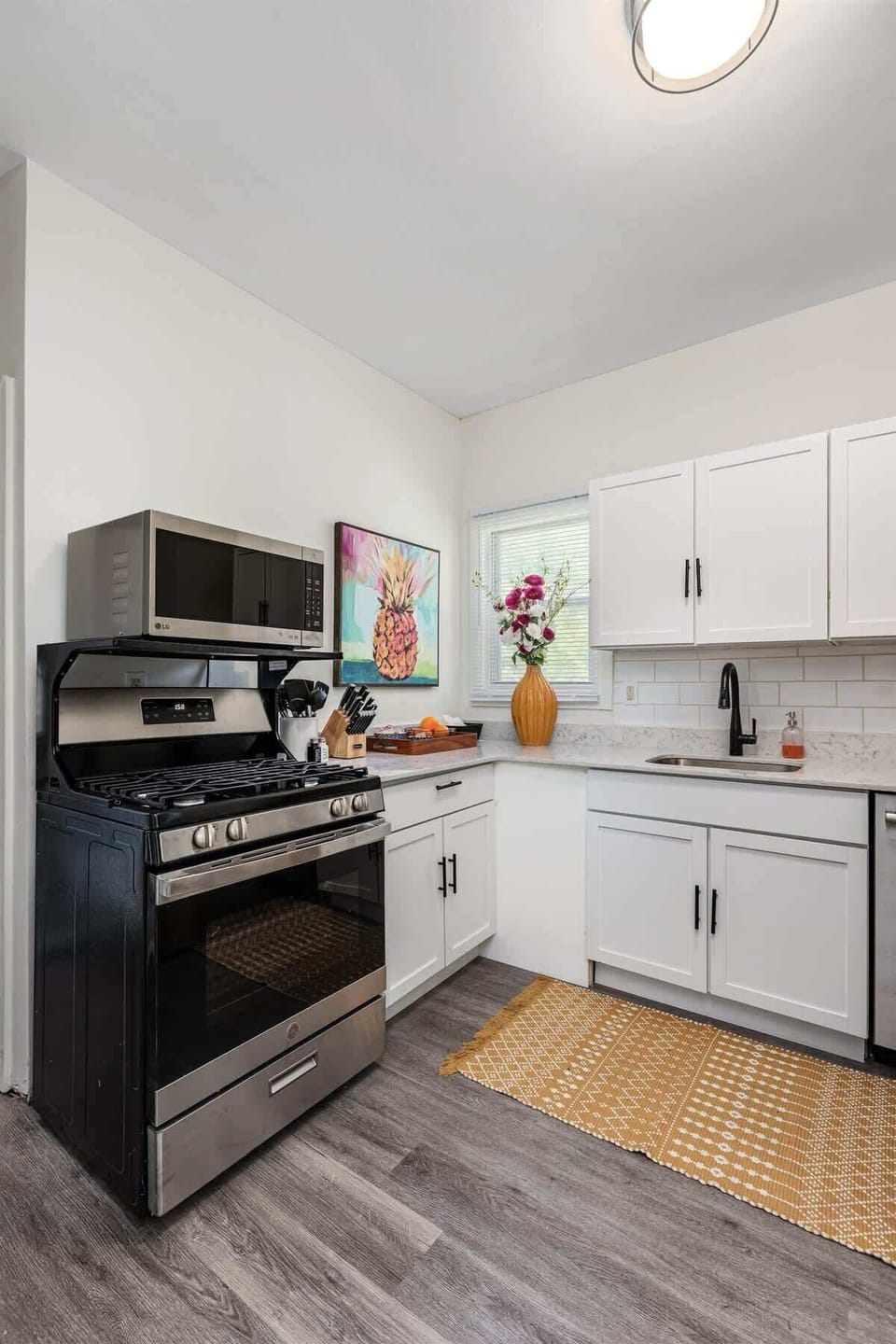 Fully equipped kitchen with modern appliances.