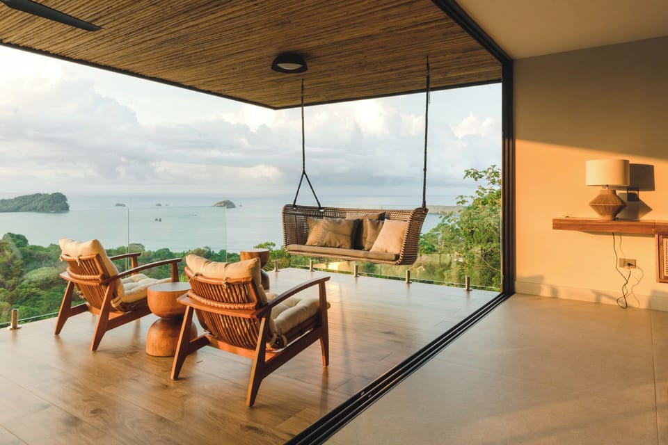 From this charming spot, experience the natural beauty of Manuel Antonio 