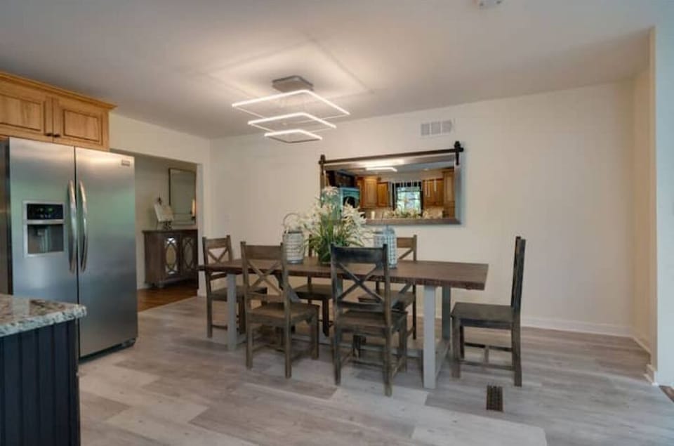 Plenty of room for meals with family and friends!