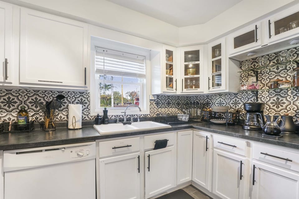 Fully equipped kitchen to prepare meals for big groups