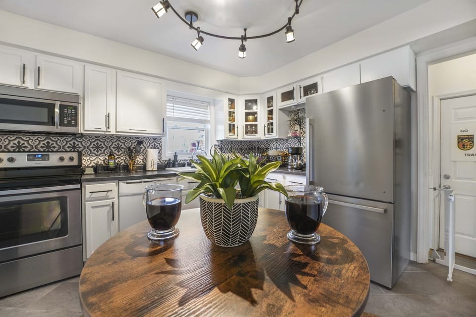 Pub table in the kitchen to have a morning coffee or keep the cooks company :)