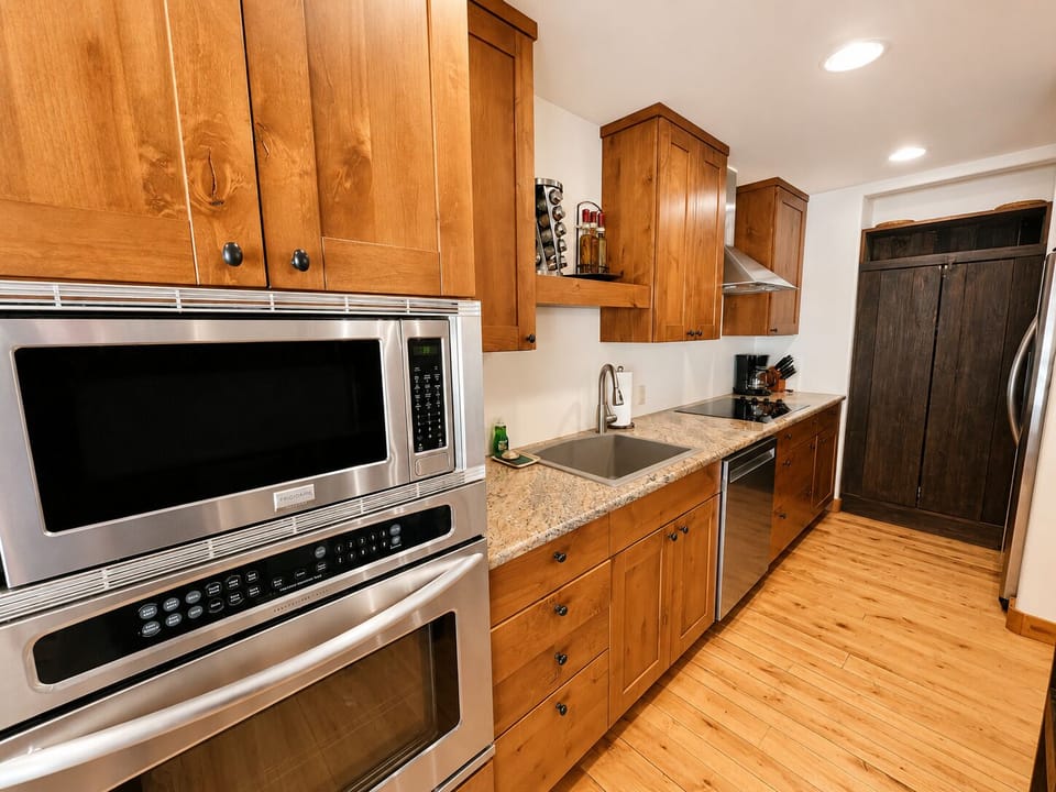Fully Stocked Kitchen