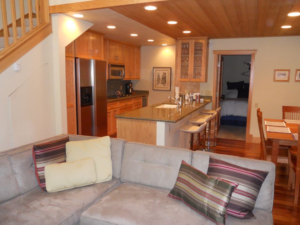 Living Room/kitchen