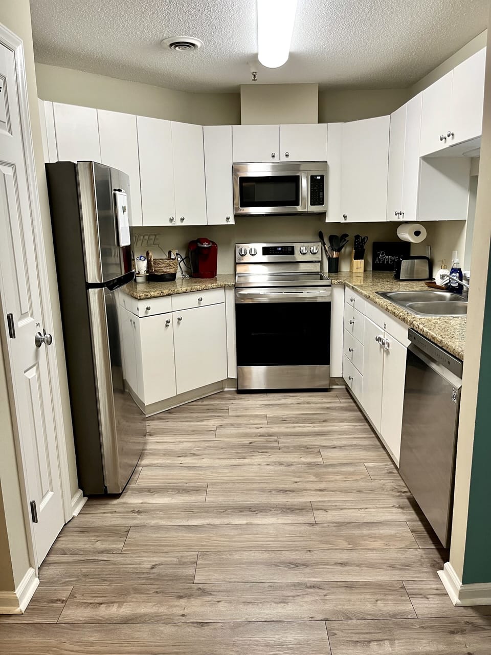 Kitchen - fully stocked 