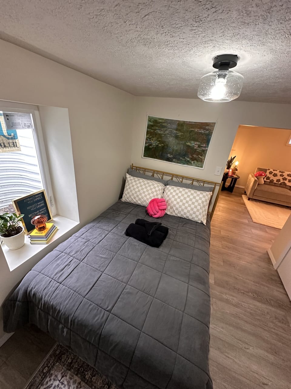 Basement bedroom, full size bed!