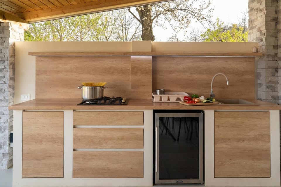 Outdoor kitchen