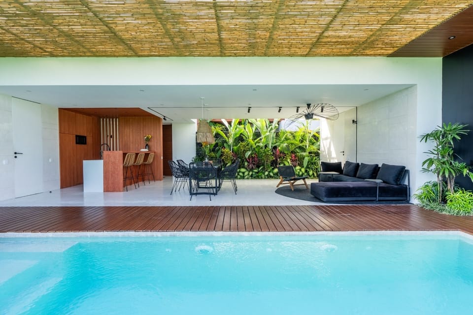 Exterior, Swimming pool