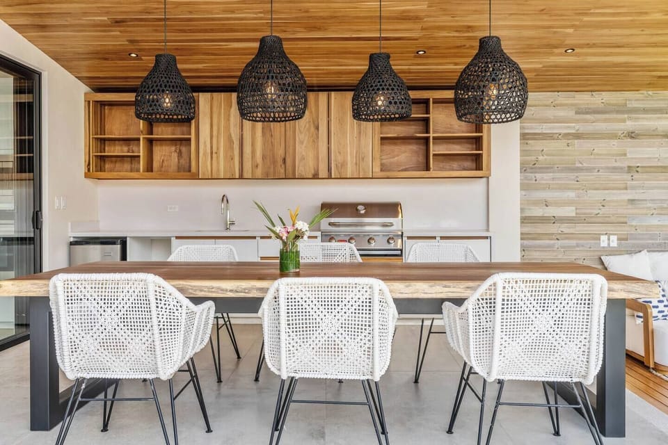 Spacious Outdoor Dining