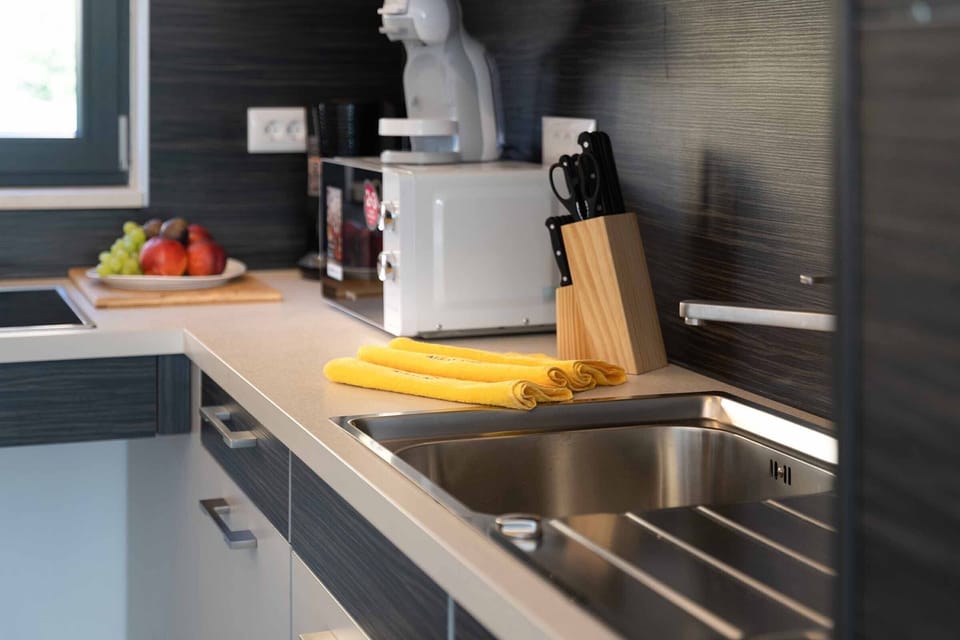 Fully equipped kitchen.