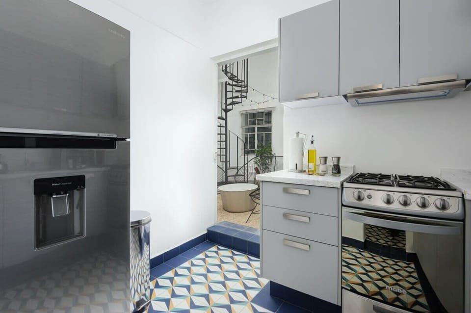 Equipped kitchen with access to terrace