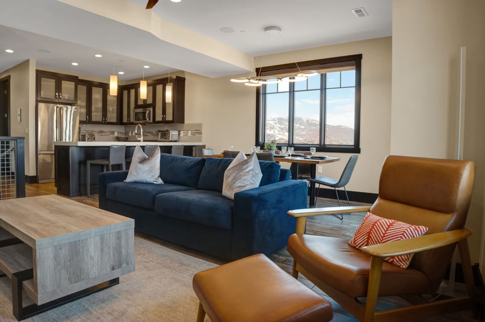 The open concept kitchen, dining, and living area in this premier Blackstone vacation rental.