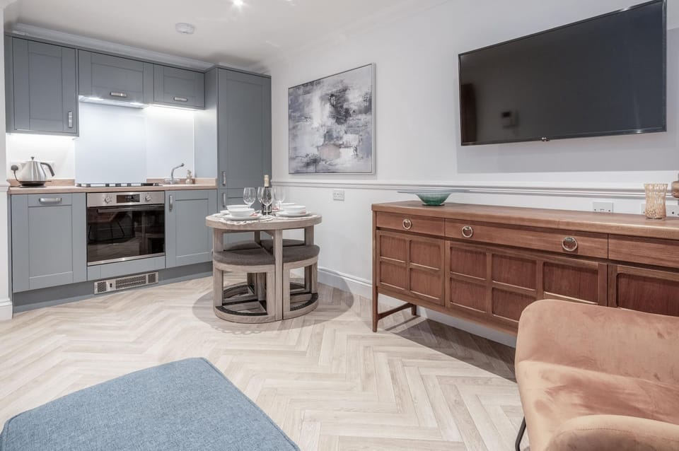 The Cwtch - 2 Bedroom Apartment - Tenby (15018)