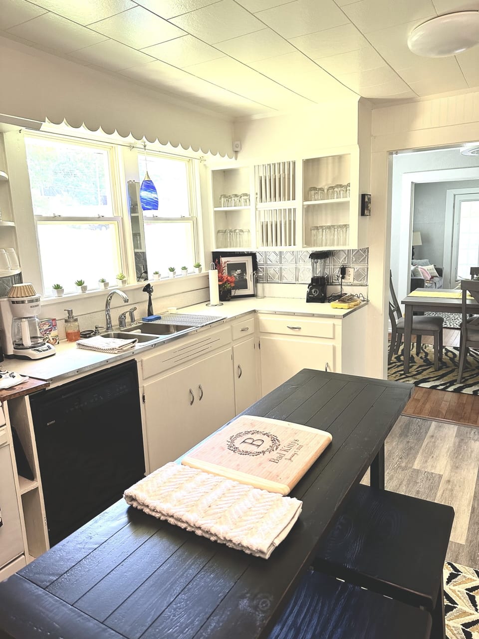 Dishwasher/Vitamix, fully equipped even an air fryer