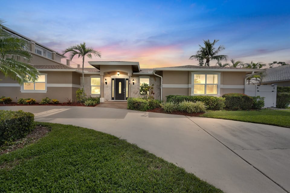 Grass, Lamp, Neighborhood, House, Outdoors