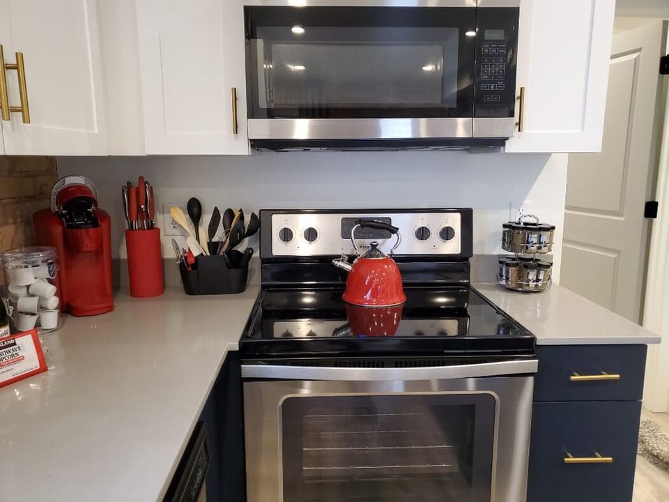 Full size stove, microwave, keruig coffee machine with coffee provided