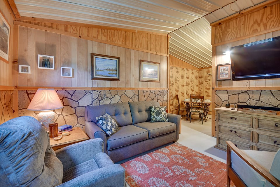 Crowell Vacation Rental | 2BR | 1BA | Step-Free Access | 980 Sq Ft