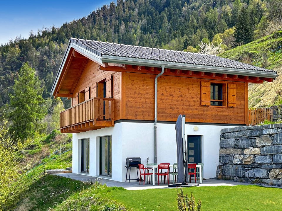View of the brand-new chalet with superb terrace and barbecue for summer barbecues.