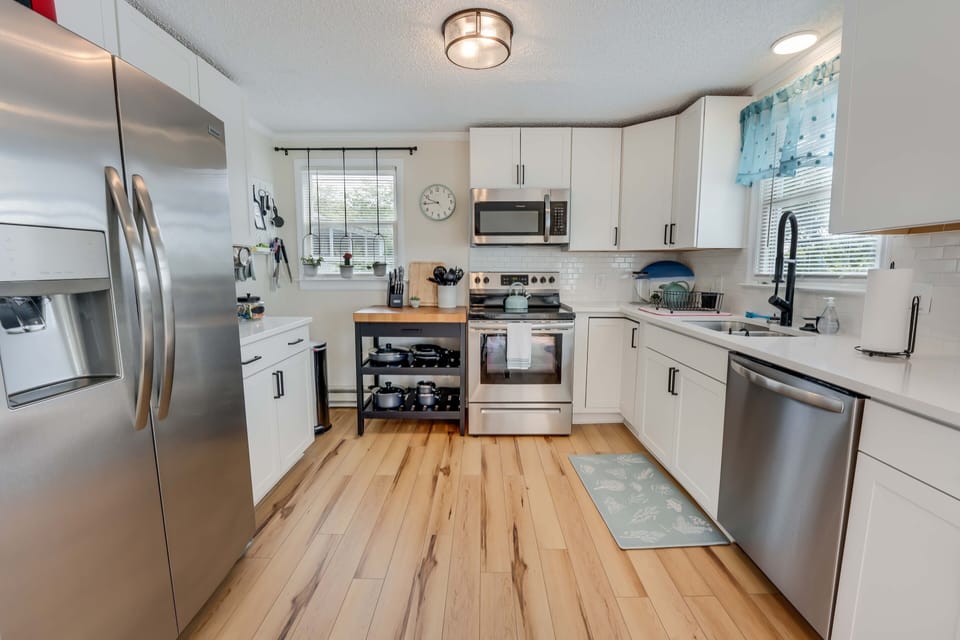 Fully stocked kitchen with plenty of room to prepare your meals