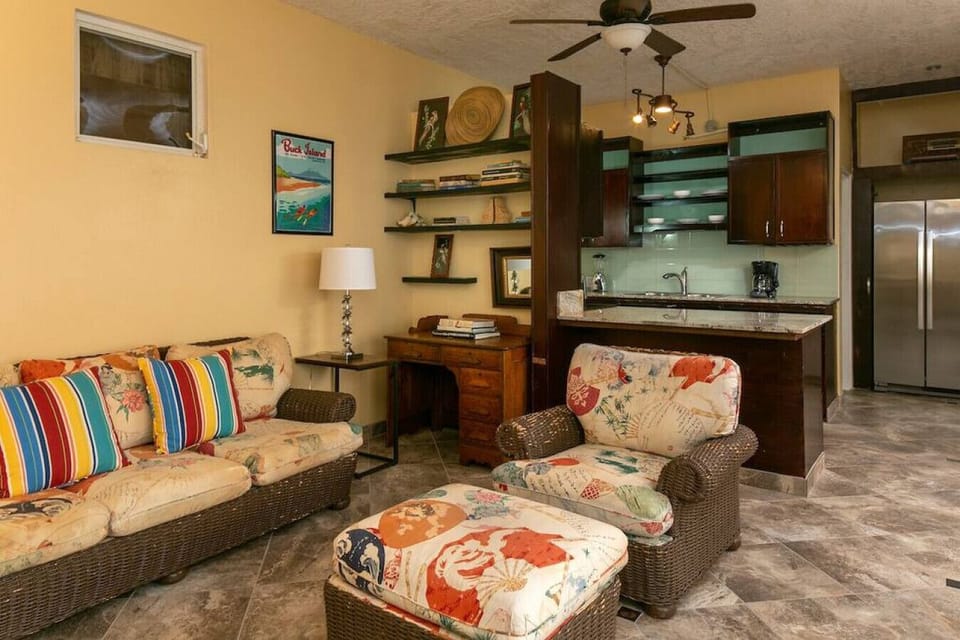 Garden Level Apartment - Privacy if desired!