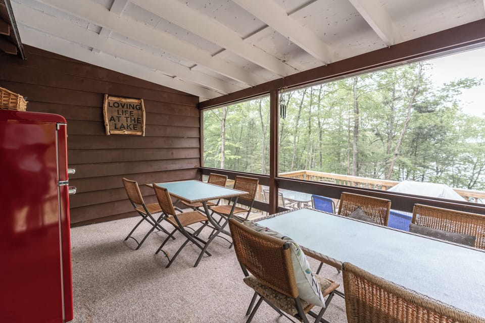 Screen Porch with two tables