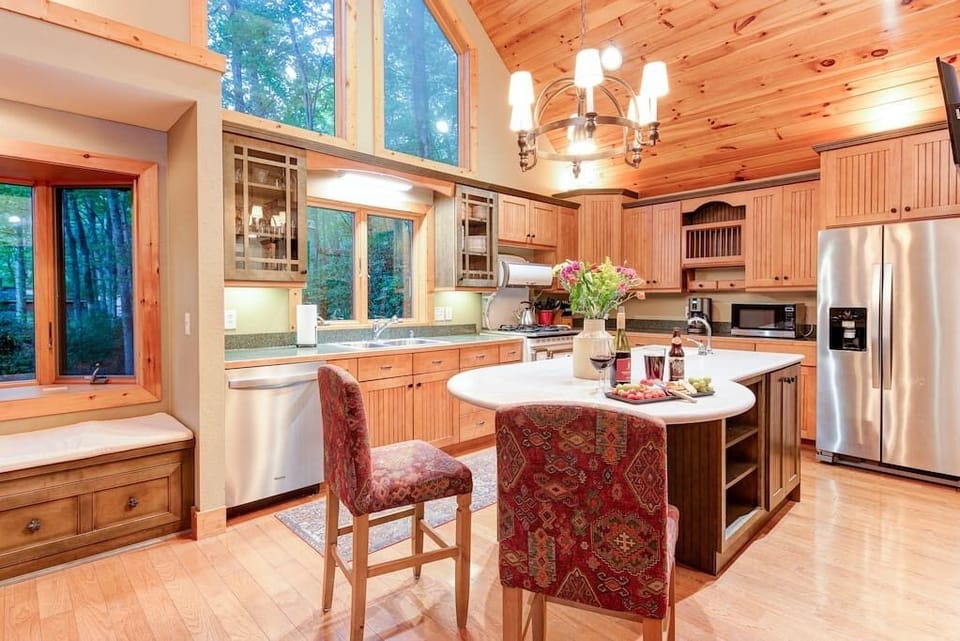 Full working kitchen with everything you need!