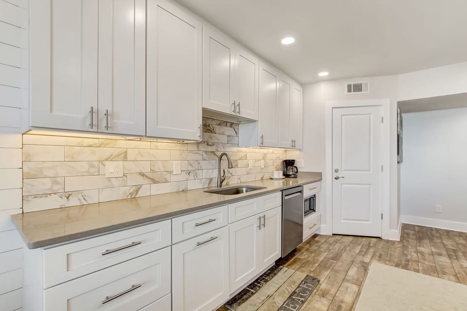 Luxury Kitchen with Gorgeous Oceanfront Views, Stainless Steel Appliances and Quartz Countertops