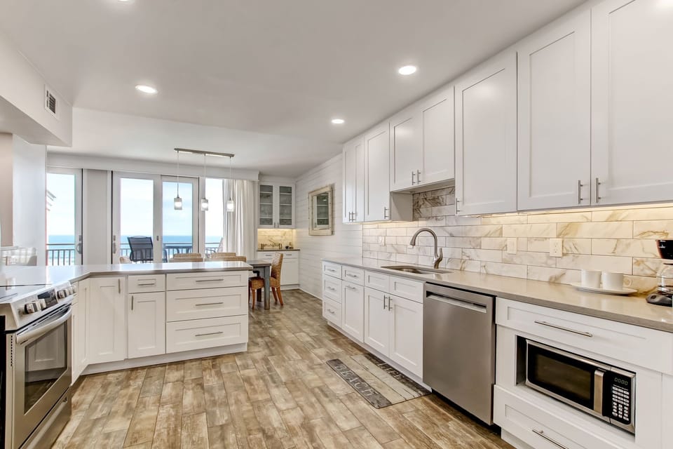 Luxury Kitchen with Gorgeous Oceanfront Views, Stainless Steel Appliances and Quartz Countertops
