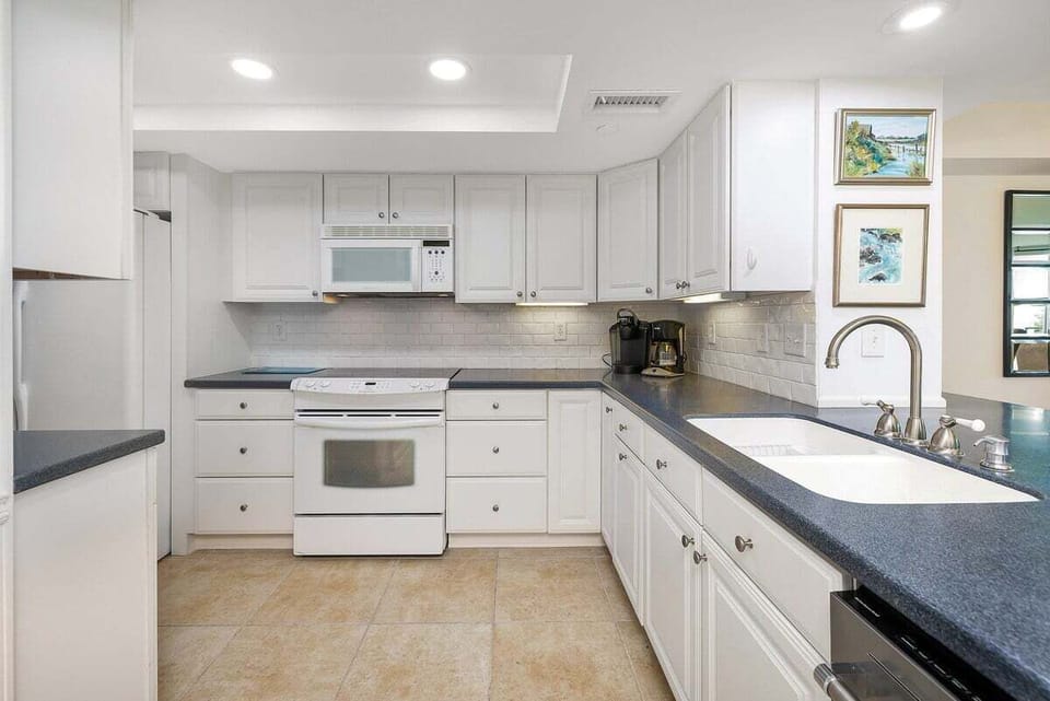 North Breakers 211 - Updated kitchen and appliances