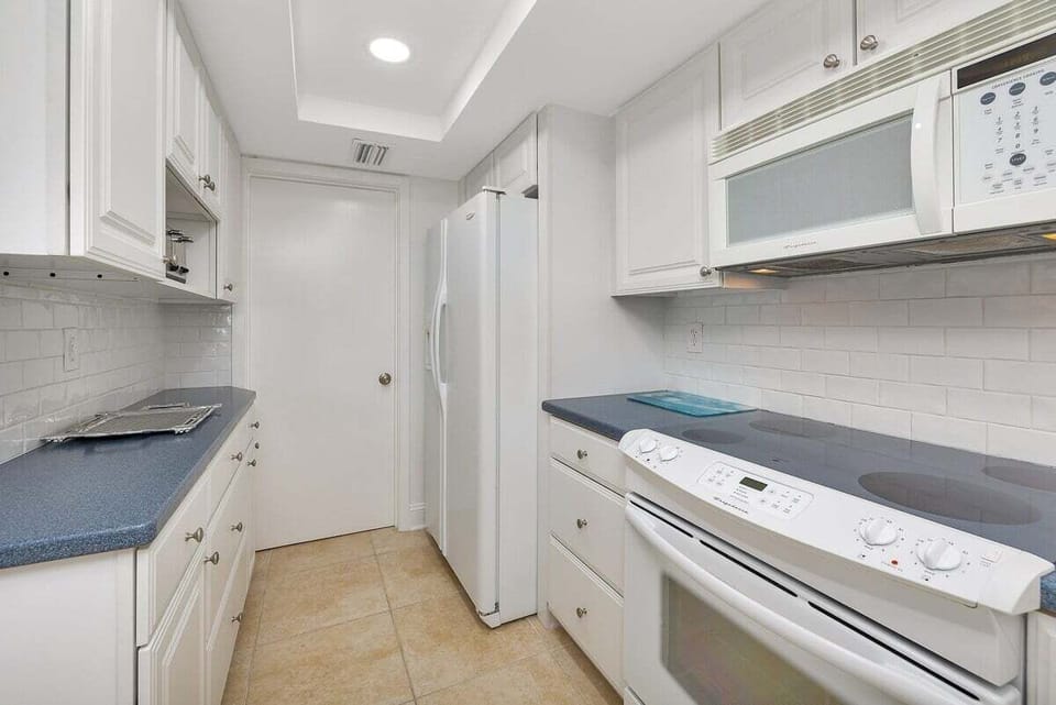 North Breakers 211 - Updated kitchen and appliances