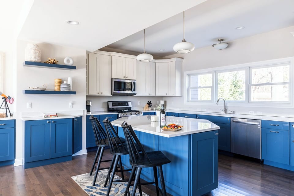 Kitchen w Island