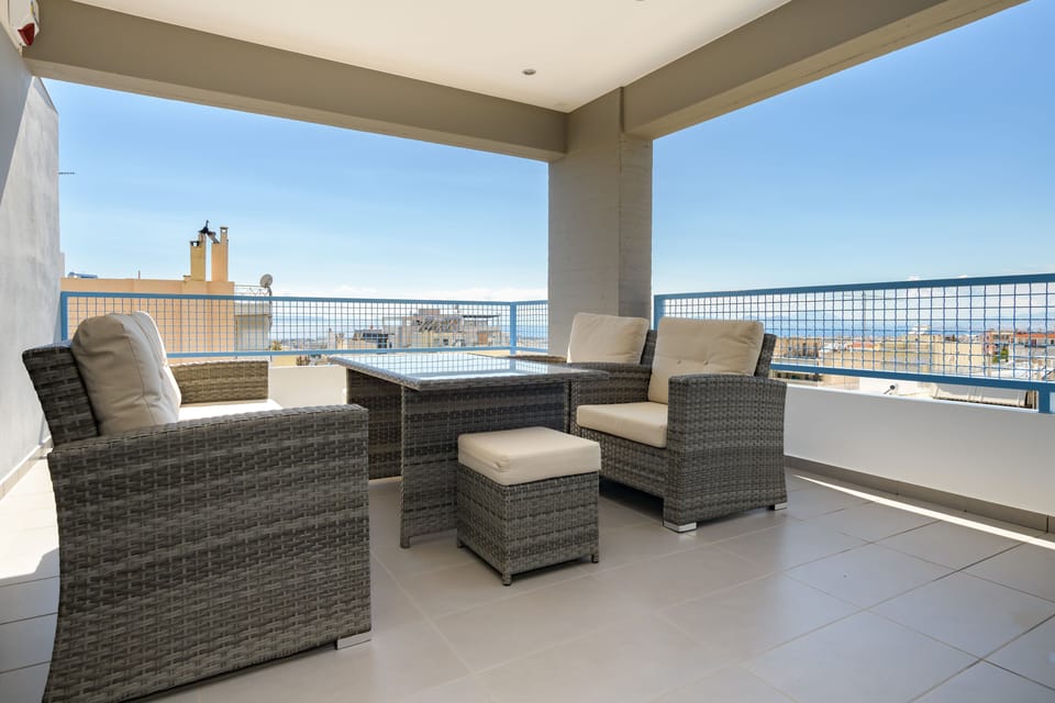 Spacious balcony with stunning views!