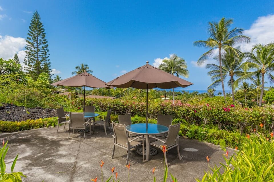 Sitting Area at Keauhou Resort