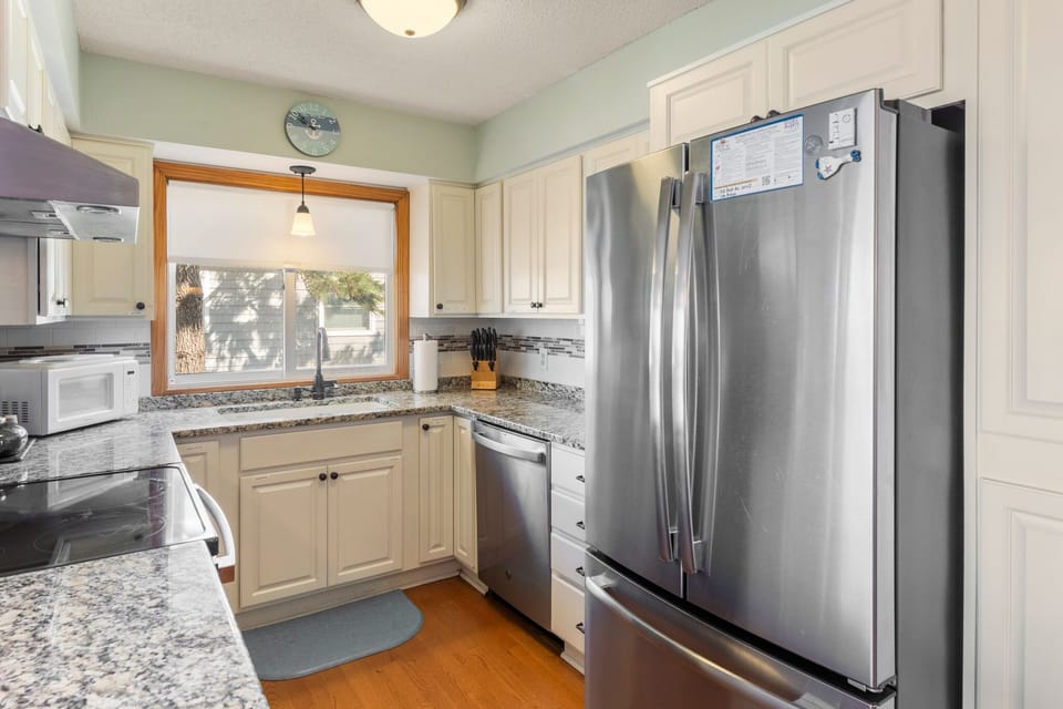 DU601: Money In The Banks | Bottom Level Kitchen