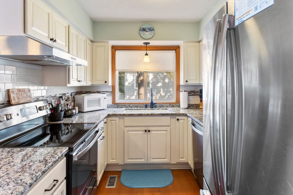 DU601: Money In The Banks | Bottom Level Kitchen