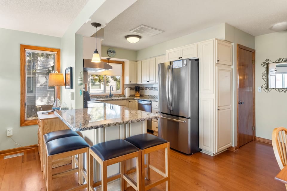 DU601: Money In The Banks | Bottom Level Kitchen