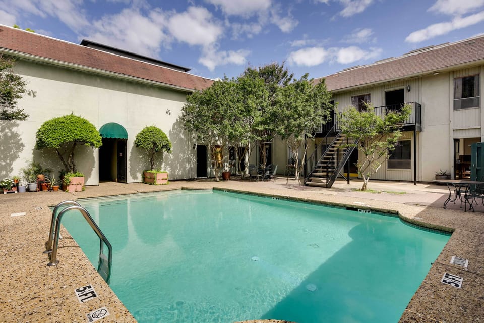 Community Outdoor Pool