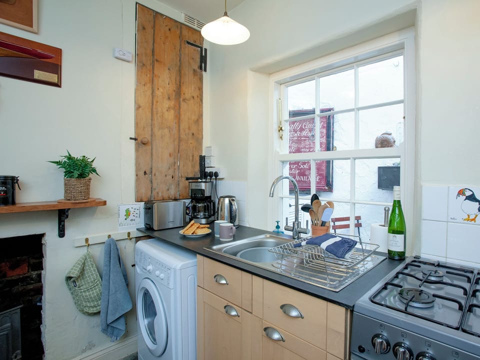 Kitchen/diner | Tillerman Cottage Appledore Devon, Appledore