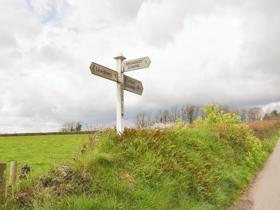 Surrounding area | The Old Broadley Chapel, Lewdown, near Launceston