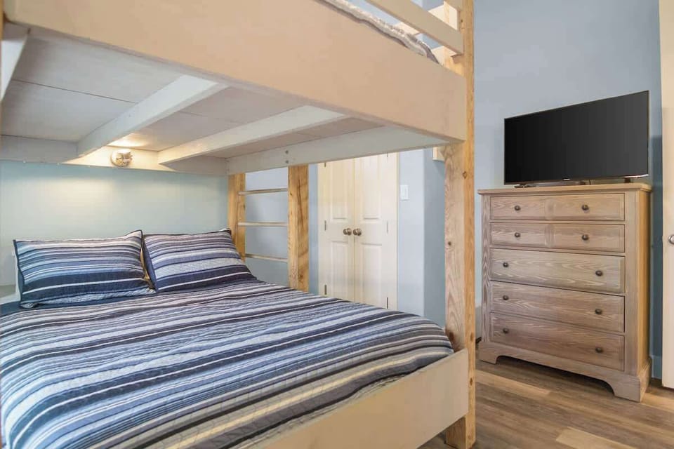 2ndbunkroom